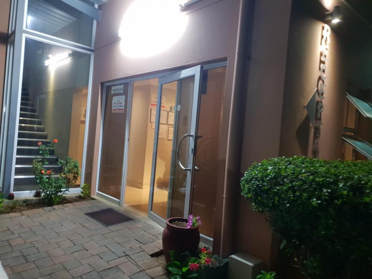 Essenwood Park Hotel Дърбан Екстериор снимка