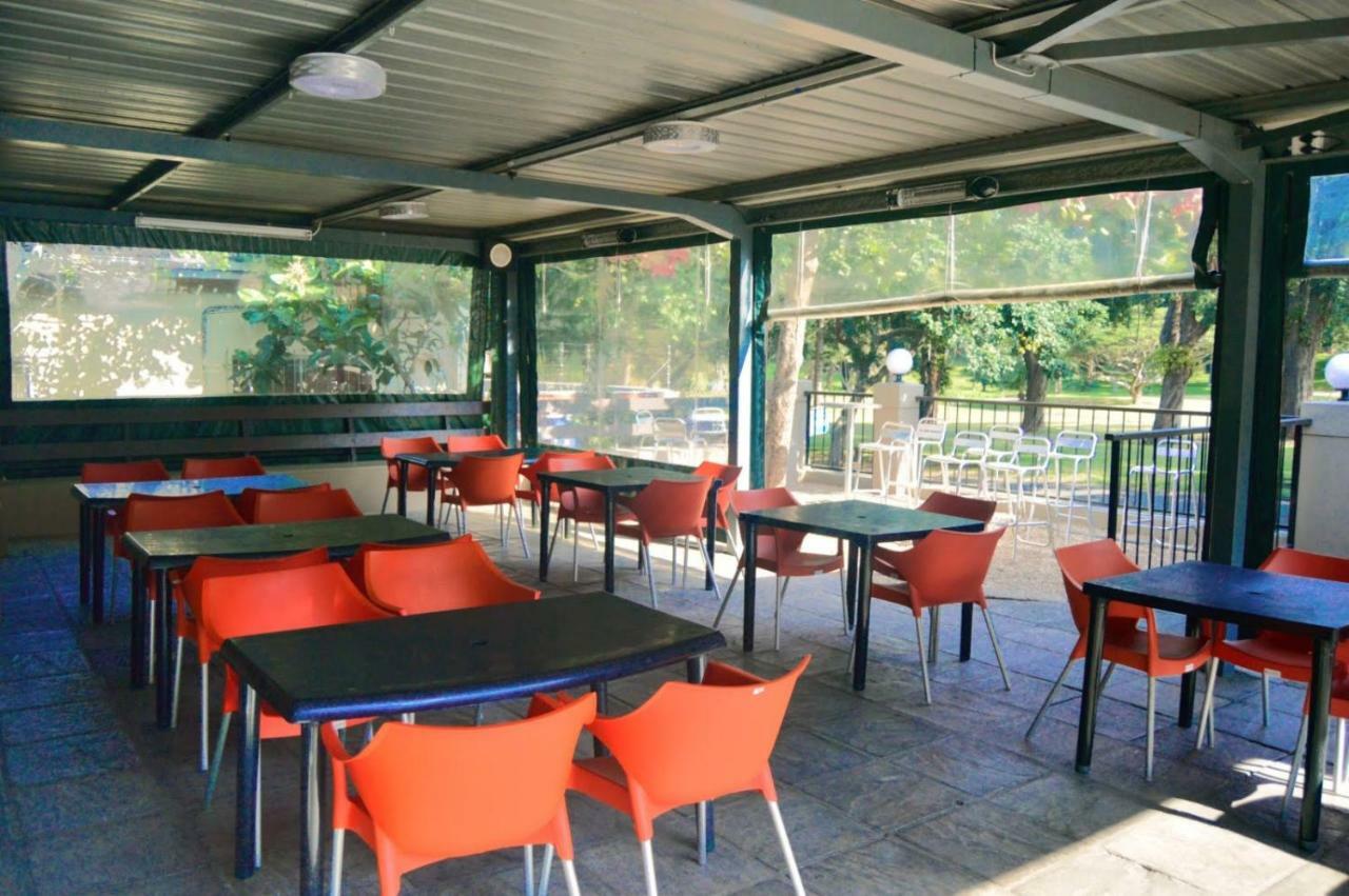 Essenwood Park Hotel Дърбан Екстериор снимка